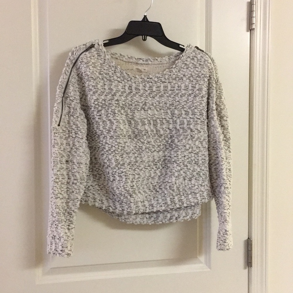Silence and Noise Crop Sweater Size Small
